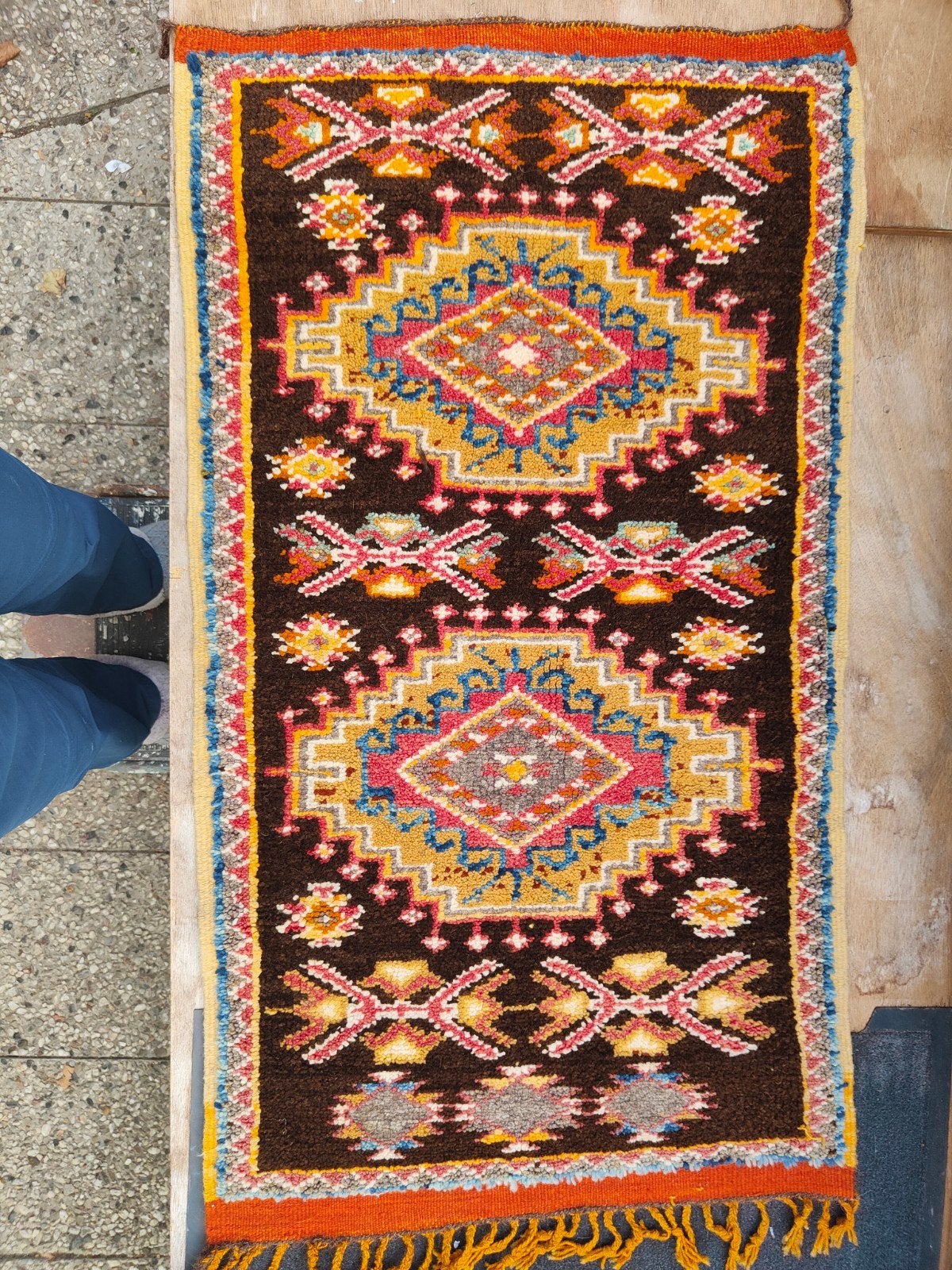 Vintage Berber vloerkleed voor en achterkant., 100 tot 150 cm, Geel, 50 tot 100 cm, Zo goed als nieuw