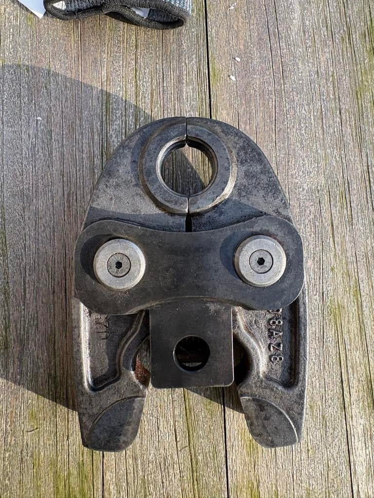 Uponor persbek 25, Ophalen of Verzenden, Gebruikt
