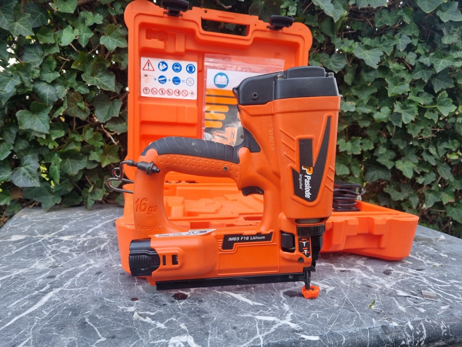 NIEUWSTAAT Paslode IM65 F16 Lithium Accutacker 65mm, Ophalen of Verzenden