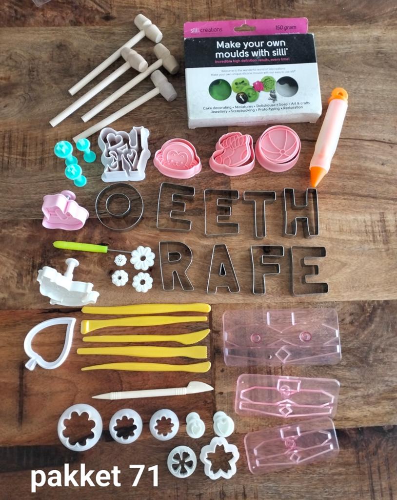 Uitsteker pakket deel 2 - Diverse vormen en maten, Ophalen of Verzenden, Zo goed als nieuw, Taarten of Cupcakes, Versiering