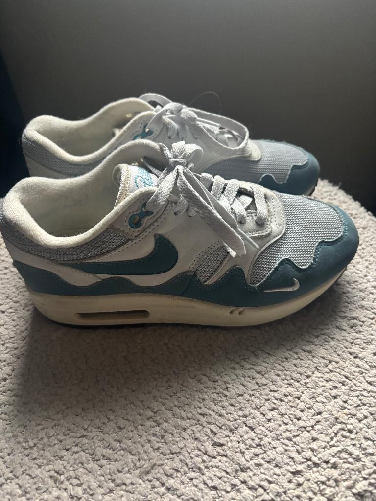 Patta wave, Ophalen of Verzenden, Zo goed als nieuw, Sneakers of Gympen