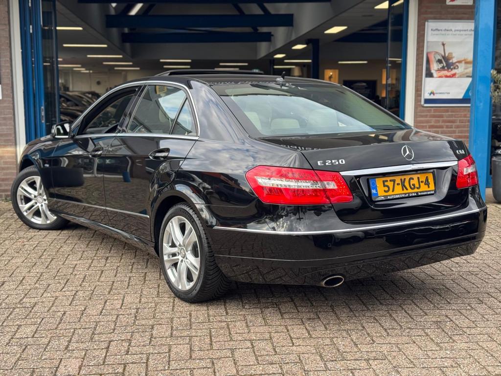 Mercedes-Benz E-klasse 250 CGI Avantgarde 2009 AUT NAVI NAP!, Auto's, Euro 5, Achterwielaandrijving, Gebruikt, Beige