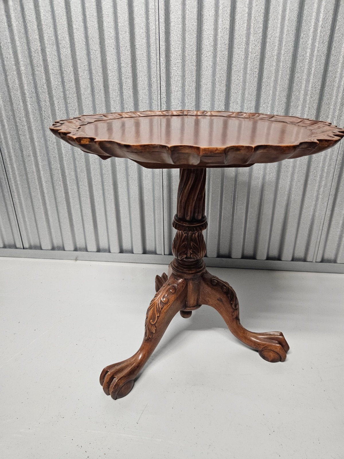 Antieke bijzettafel | Klauwpoten | Houtsnijwerk | Ø50cm, Ophalen