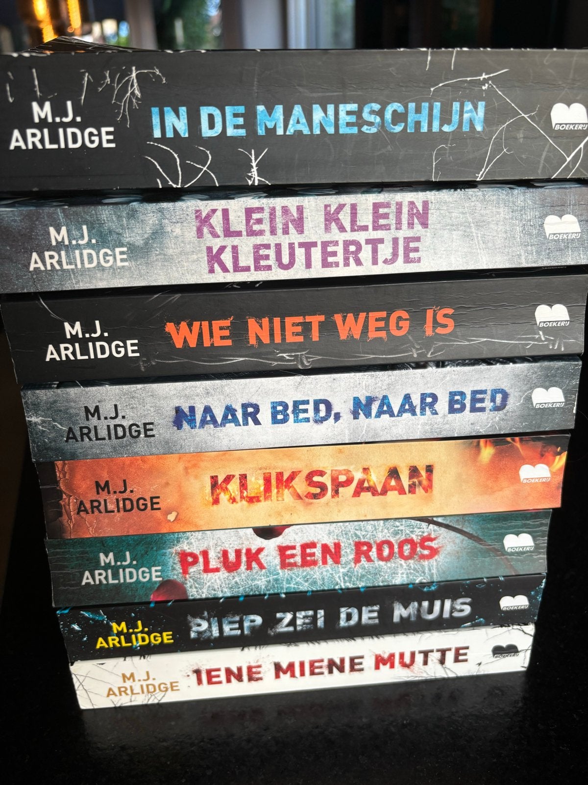 M.J. Arlidge thrillers - Set van 8 boeken, Ophalen of Verzenden, Zo goed als nieuw, Nederland