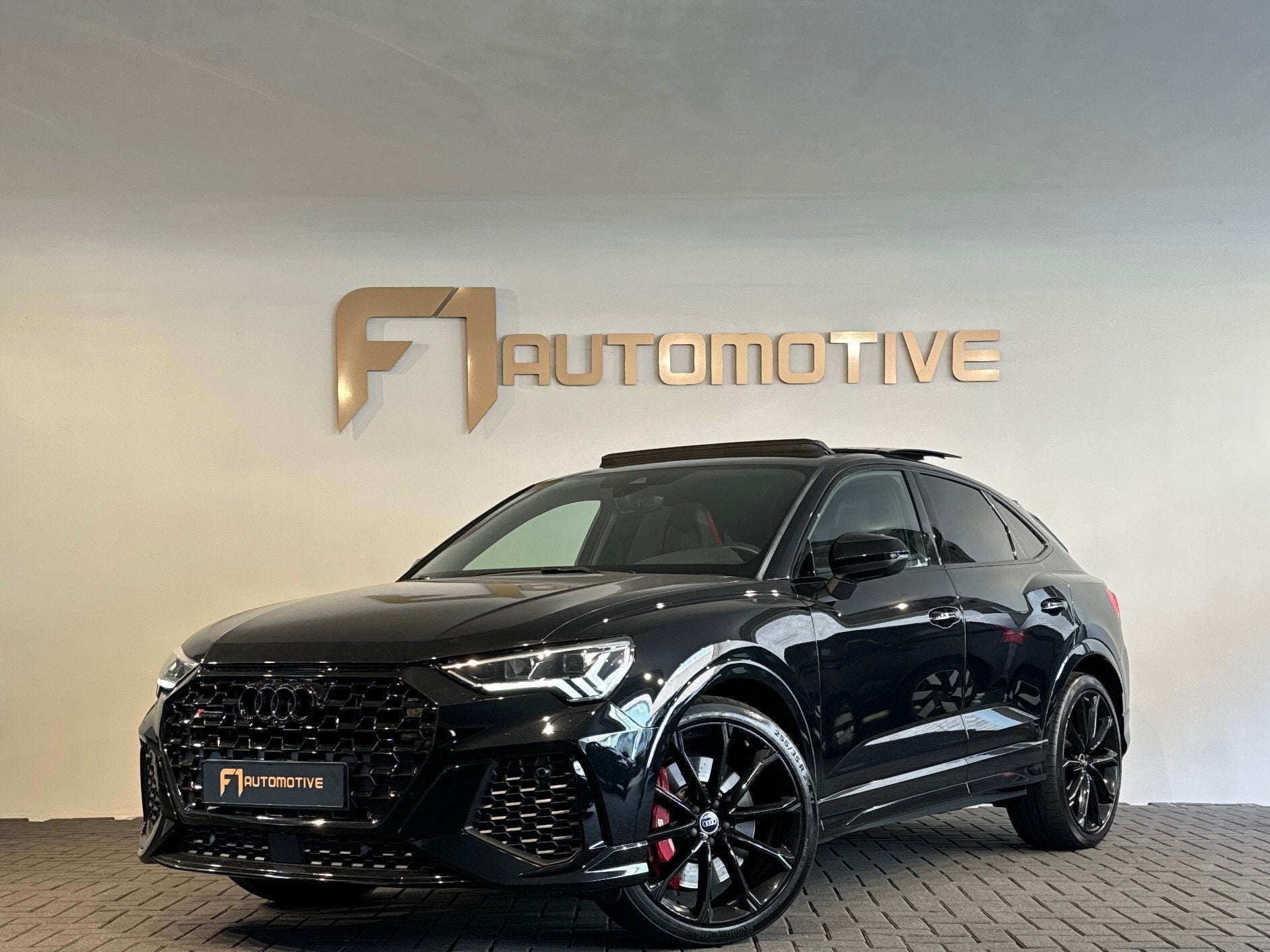 Audi RSQ3 Sportback TFSI Quattro Pano|RS Seat|Sonos|Trekhaak, Automaat, Gebruikt, 1675 kg, Automatische klimaatregeling