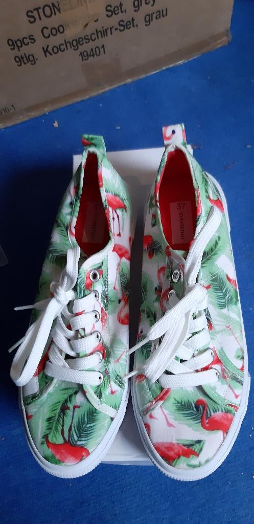 Nieuwe sneakers met flamingo print, Ophalen of Verzenden, Nieuw, Sneakers of Gympen