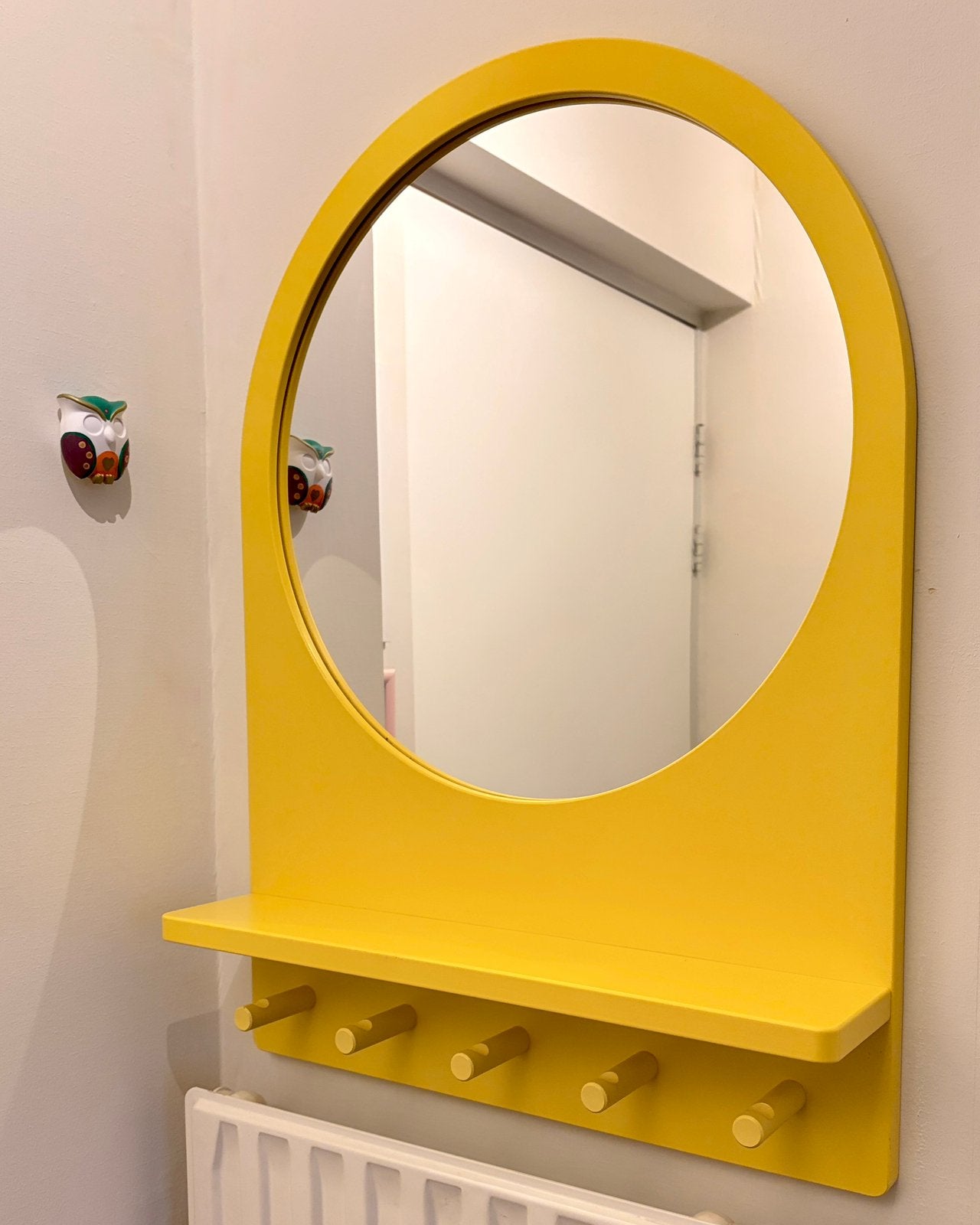 Vintage IKEA Saltröd spiegel Geel + plank en haken – ZGAN, Ophalen, Minder dan 50 cm, Rond, Zo goed als nieuw