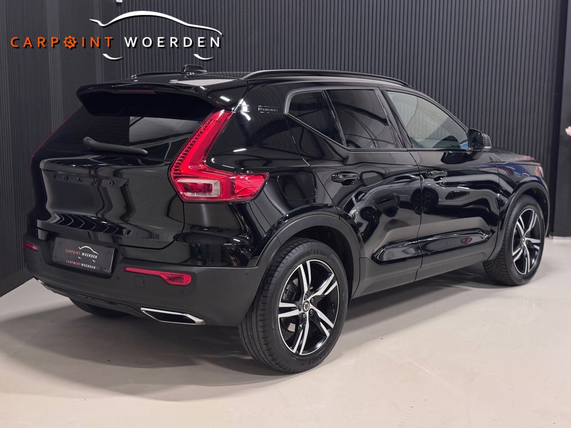 Volvo XC40 2.0 T5 AWD R-Design PANO | HARMAN KARDON | 360 CA, Automaat, Dealer onderhouden, Gebruikt, 4 cilinders