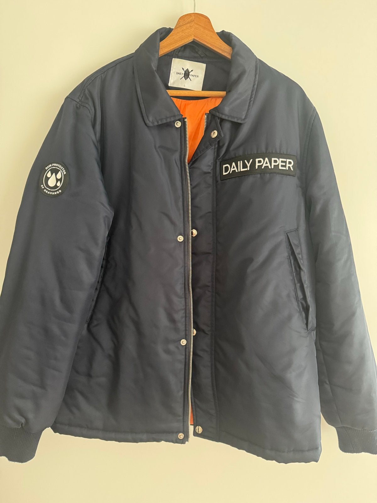 Daily Paper Bomberjas Blauw Maat L - Nieuwstaat, Kleding | Heren, Jassen | Zomer, Verzenden, Nieuw, Maat 52/54 (L), Blauw