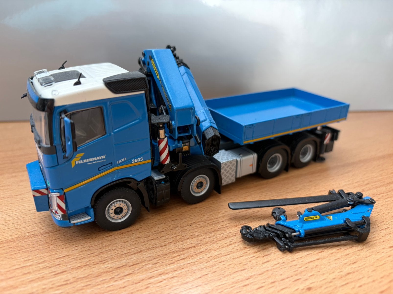 WSI VOLVO FH4 SLEEPER 8x4 FELBERMAYR, Ophalen of Verzenden, Bus of Vrachtwagen, Wsi