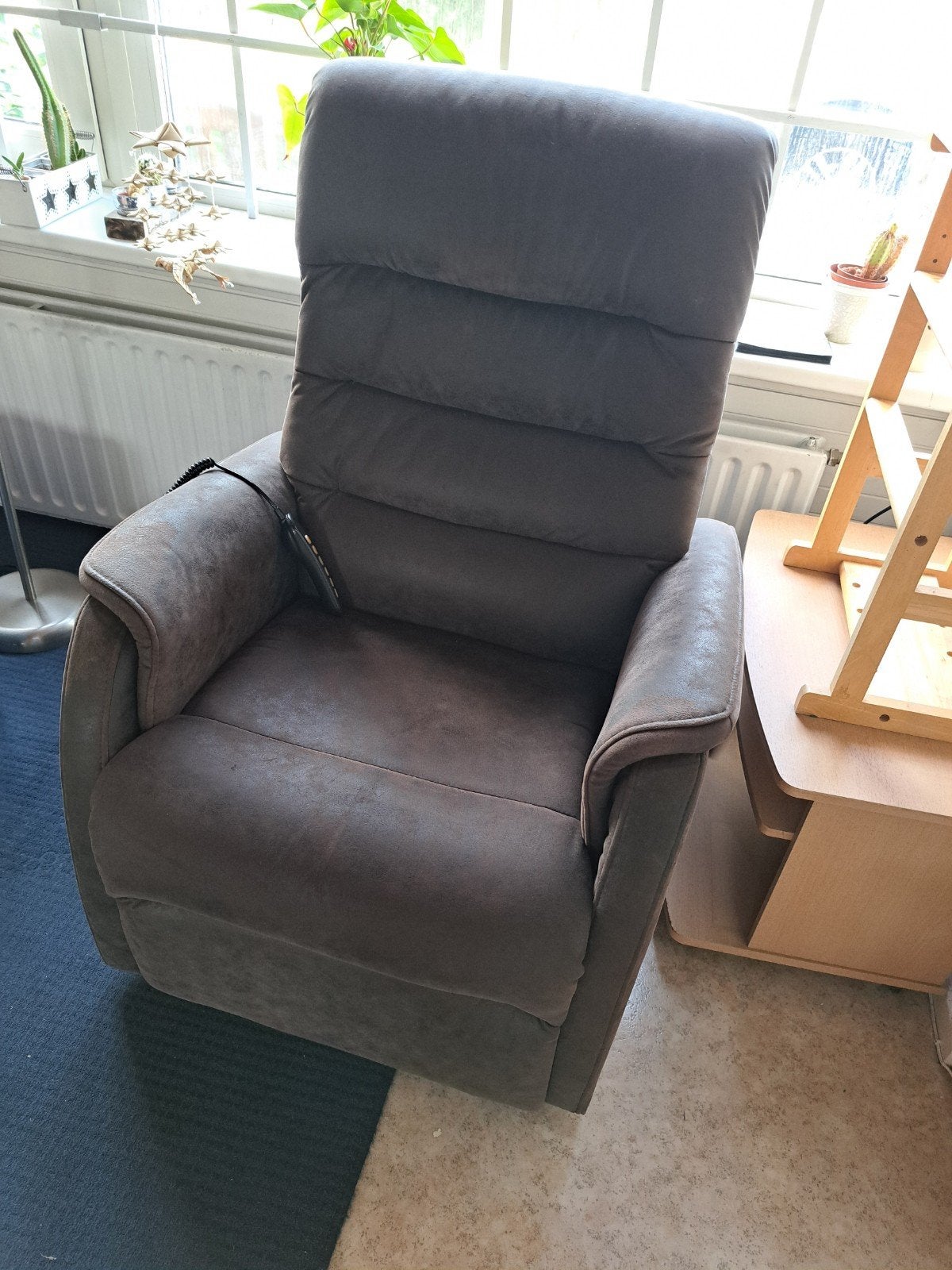 Sta op stoel. Elektrisch, Ophalen, Gebruikt, 50 tot 75 cm, Leer