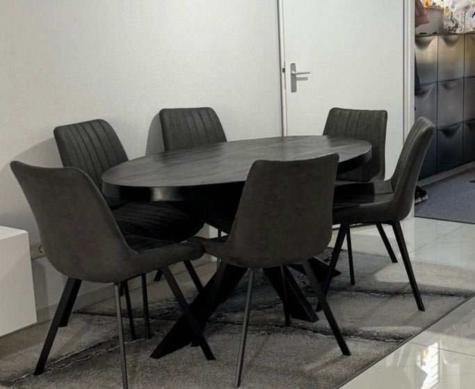 Eet tafel  en stoelen te koop, Huis en Inrichting, Complete eetkamers, Ophalen of Verzenden, Zo goed als nieuw, 4 tot 6 stoelen