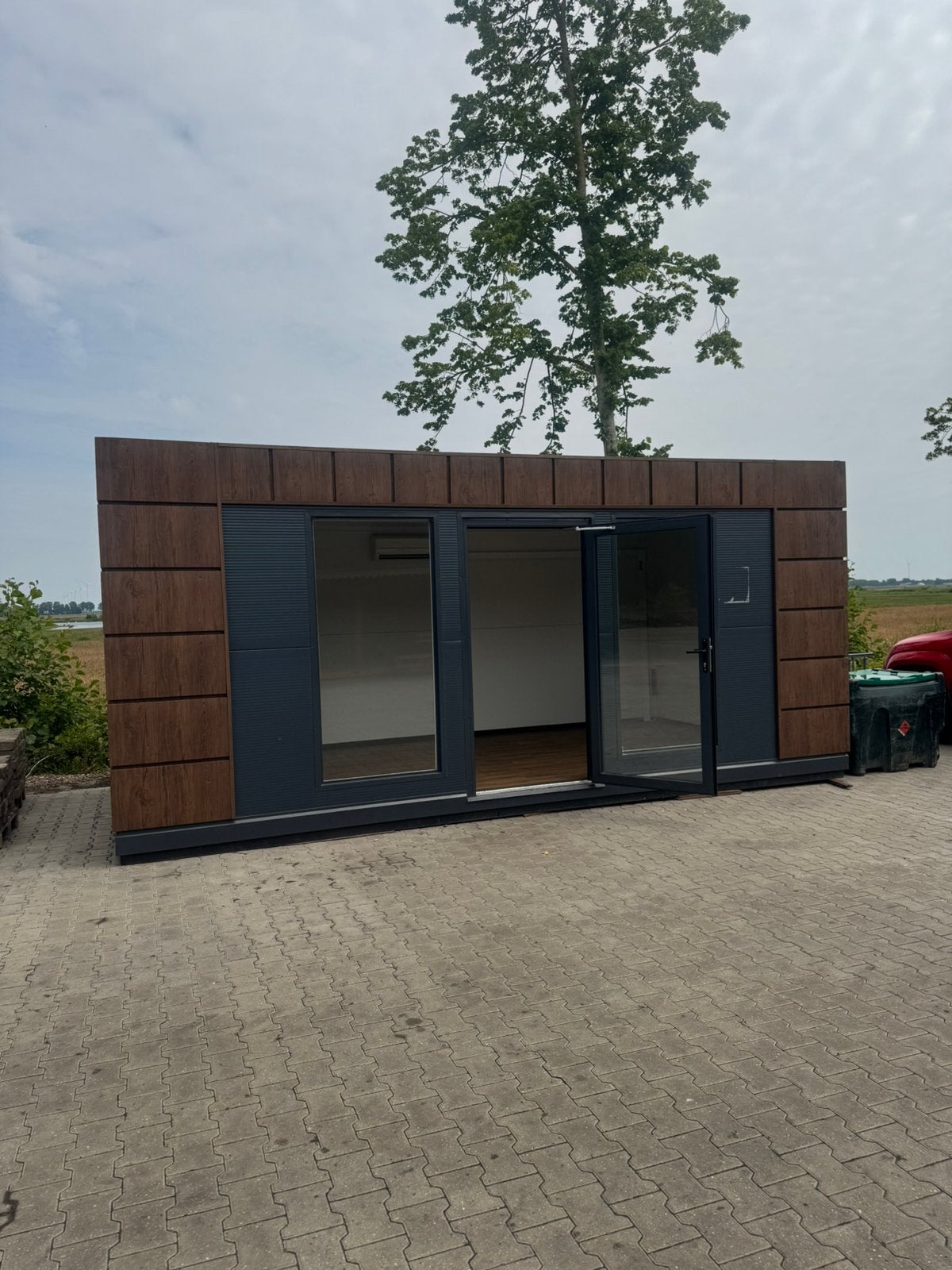 Zeer nette kantoorunit te koop. Unit woonunit 6x3, Ophalen