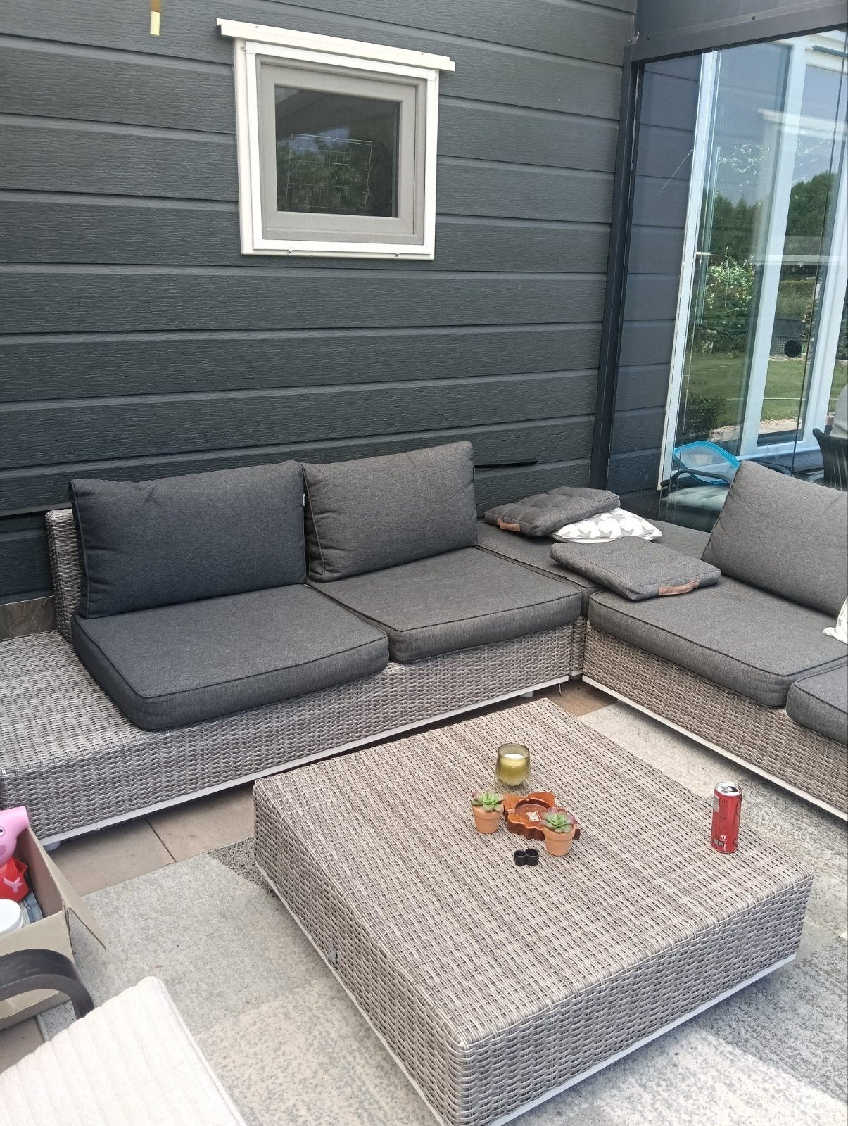 Mooie wicker loungeset met comfortabele grijze kussens, Ophalen, 5 zitplaatsen, Zo goed als nieuw, Loungeset