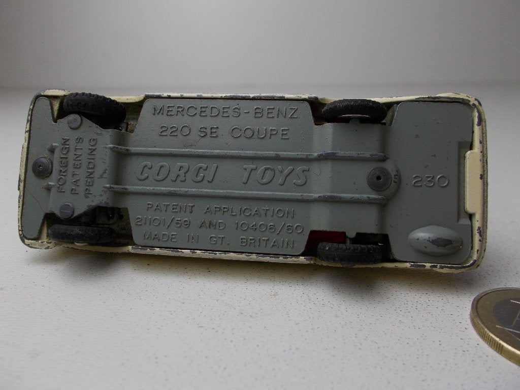 1962 Corgi Toys 230 MERCEDES-BENZ 220 SE COUPE. Creme (-B-), Ophalen of Verzenden, Zo goed als nieuw, Auto, Corgi