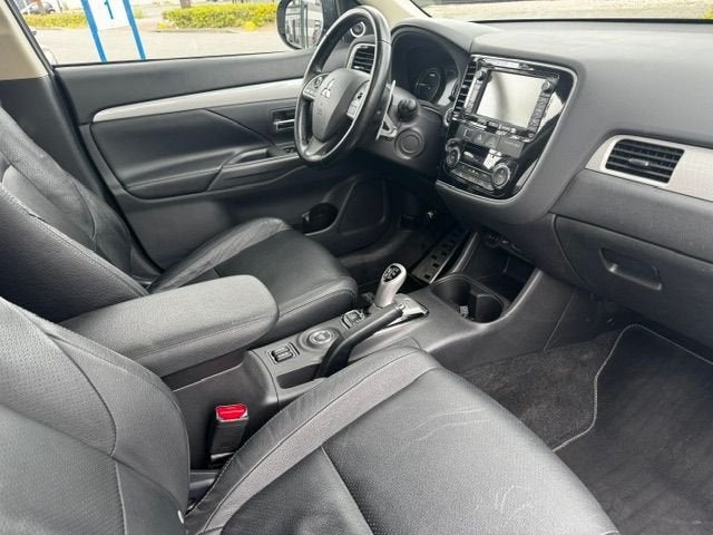 Mitsubishi Outlander 2.0 PHEV Instyle 4x4 Automaat 1e Eigena, Auto's, Mitsubishi, Automaat, Zwart, 4 cilinders, Blauw
