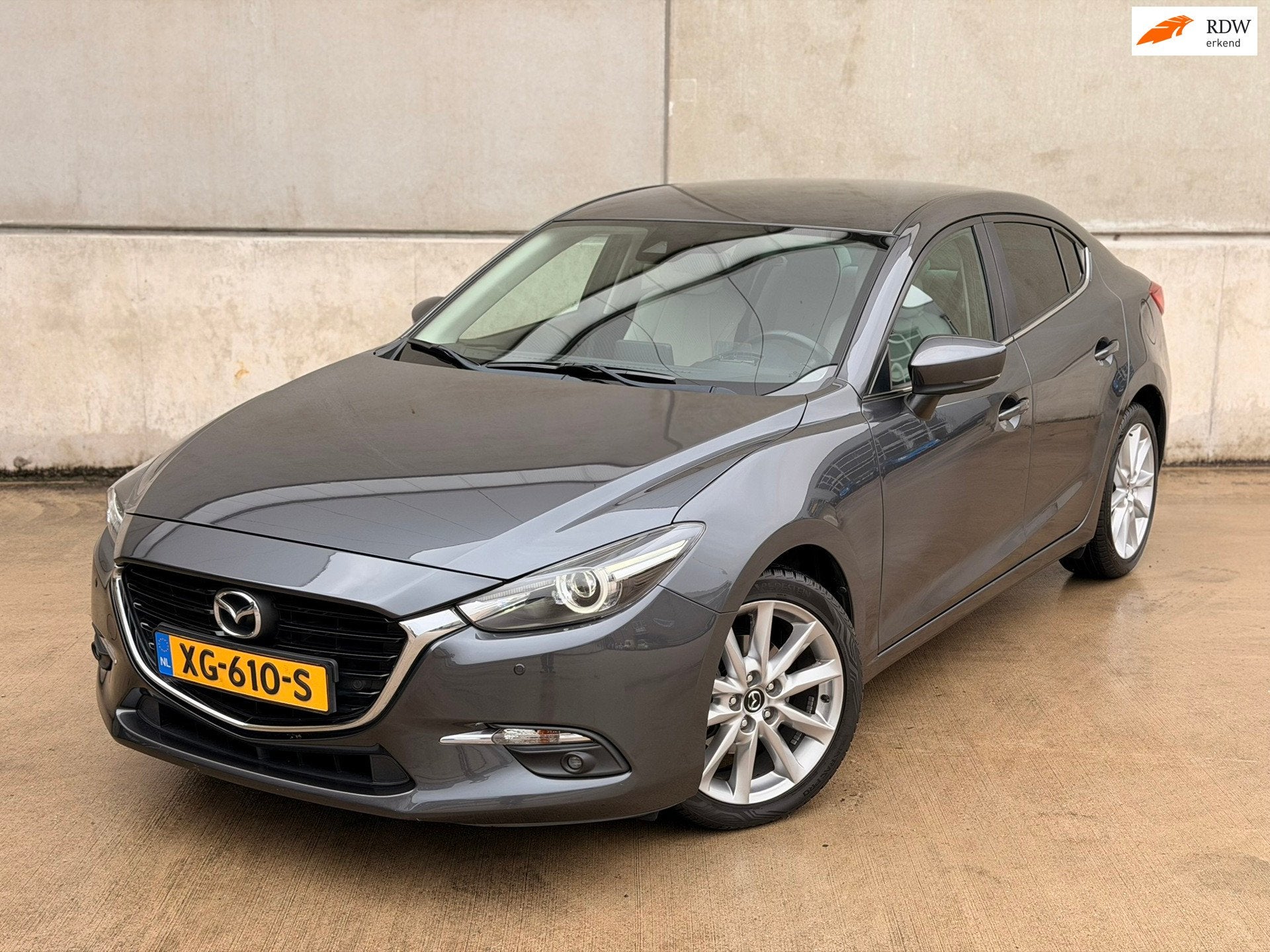 Mazda 3 Sedan 2.0 SkyActiv-G Leder HUD 18' Camera Keyless Na, Auto's, Mazda, Voorwielaandrijving, 1998 cc, Gebruikt, Euro 6