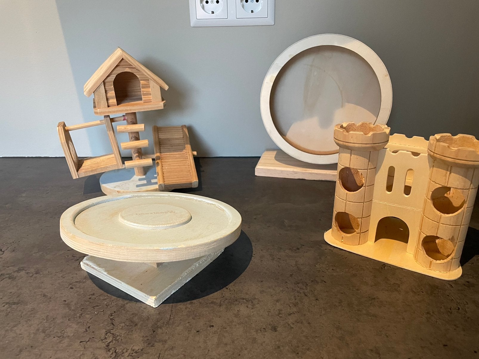 Hamsterkooi accessoires - hout - prijs per stuk, Dieren en Toebehoren, Ophalen of Verzenden, Zo goed als nieuw, Loopwiel of Rad