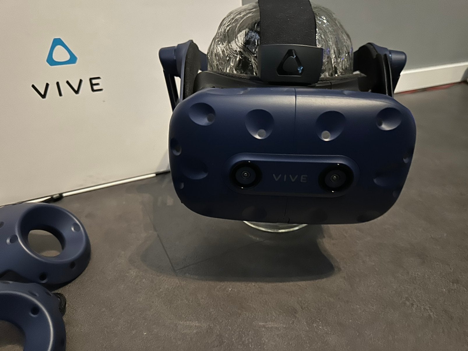 HTC Vive Pro VR-bril Compleet en weinig gebruikt, Ophalen of Verzenden, Zo goed als nieuw, Pc
