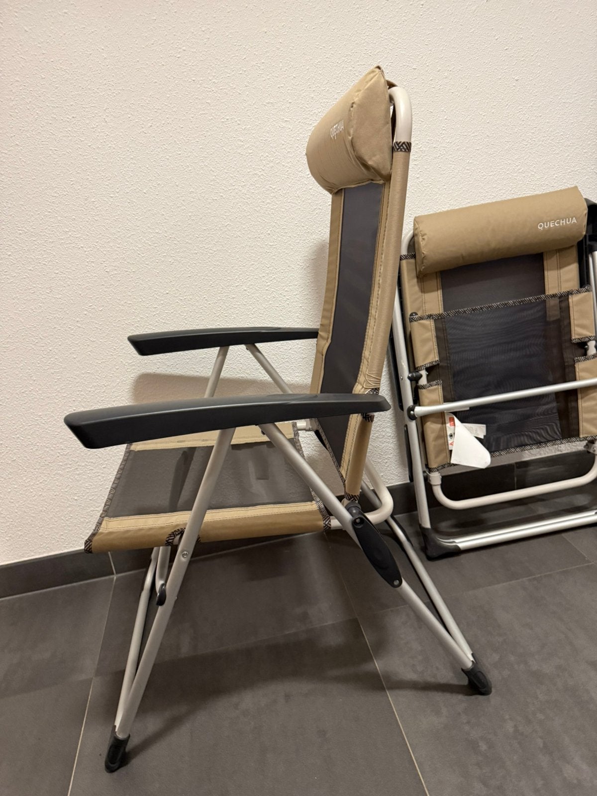 Decathlon Quechua Campingstoel comfortabel, opvouwb. 2 stuks, Caravans en Kamperen, Ophalen, Zo goed als nieuw, Campingstoel