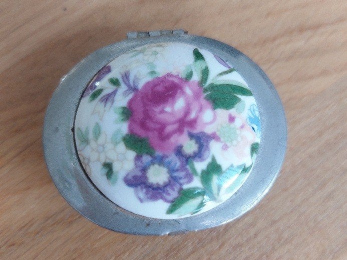 Pillendoosje met bloemen, Verzamelen, Ophalen