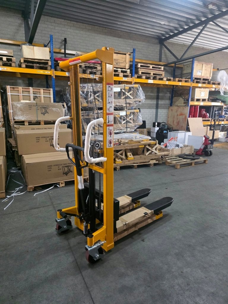 Gebruikte stapelaars, palletwagens, heftafels, schrobmachine, Ophalen of Verzenden