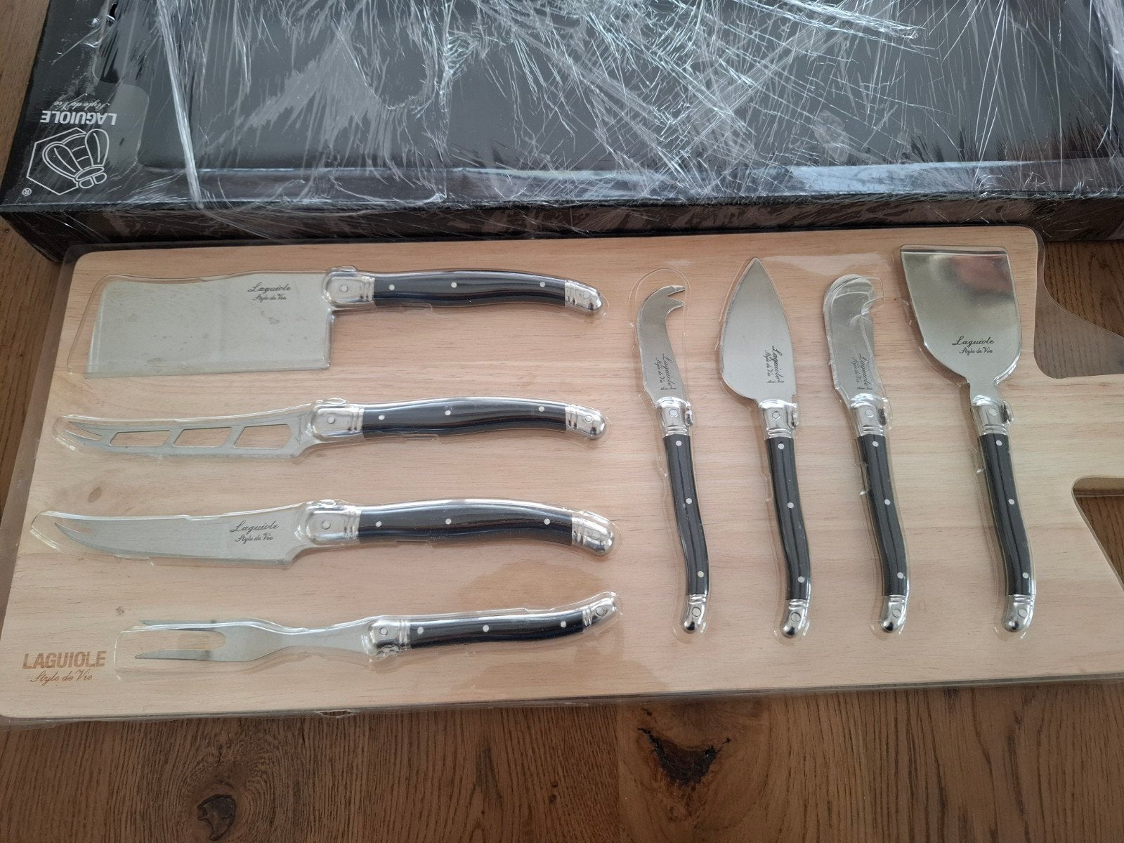 Kaasplank met bijbehorende mesjes nieuw in doos, Ophalen of Verzenden, Nieuw, Rvs of Chroom