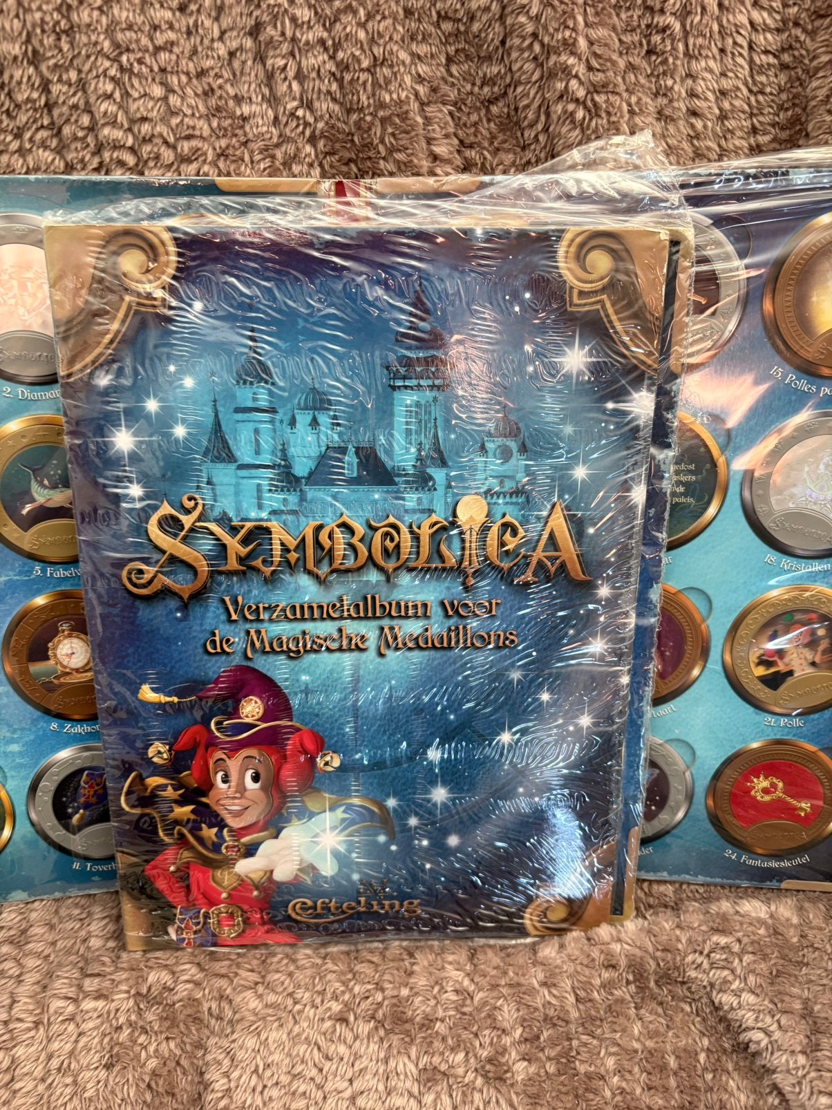 Symbolica verzamelalbum, Verzamelen, Efteling, Ophalen of Verzenden, Zo goed als nieuw, Button of Speldje