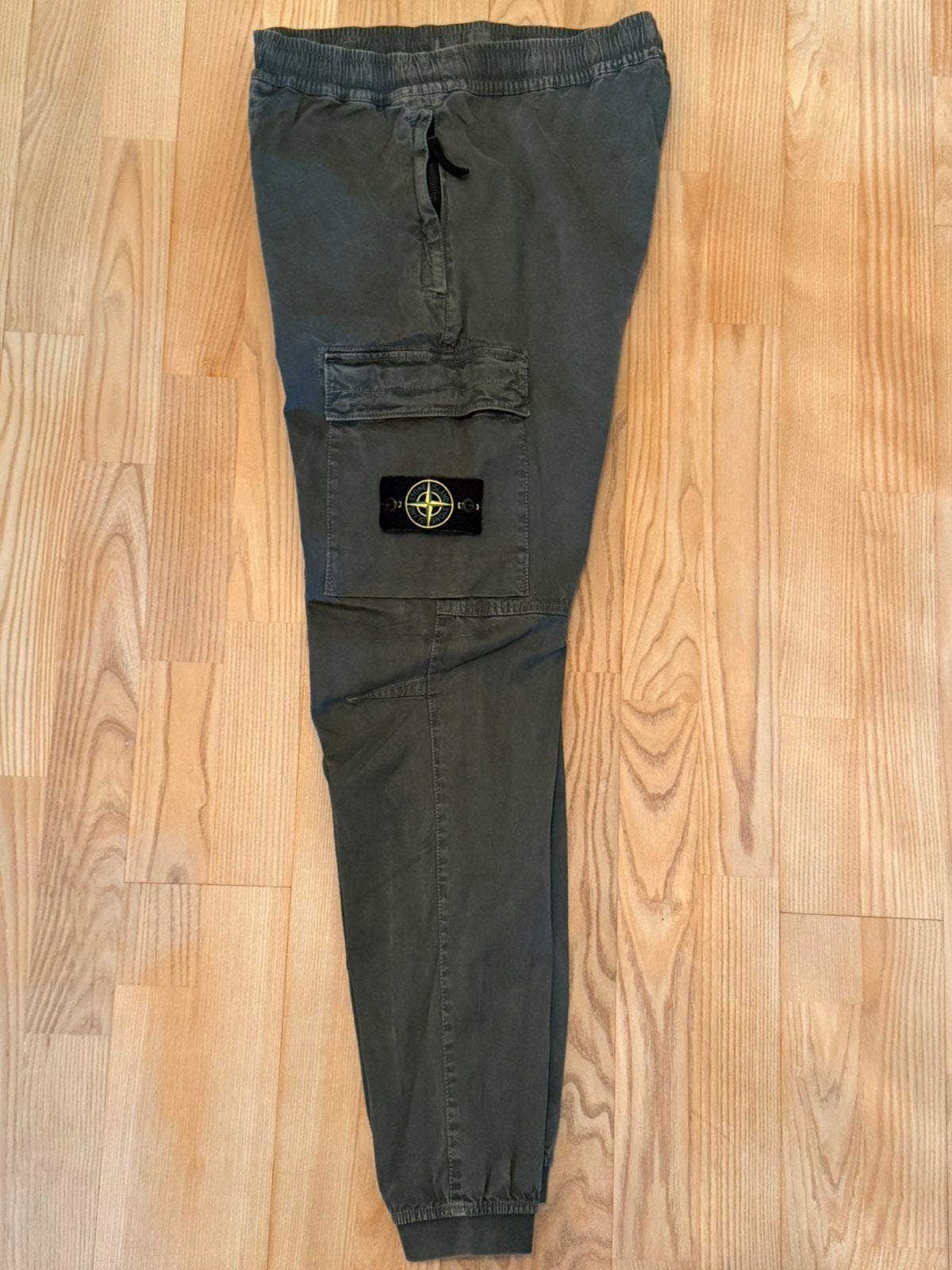 STONE ISLAND CARGO BROEK MAAT 31, Ophalen, Zo goed als nieuw, Groen