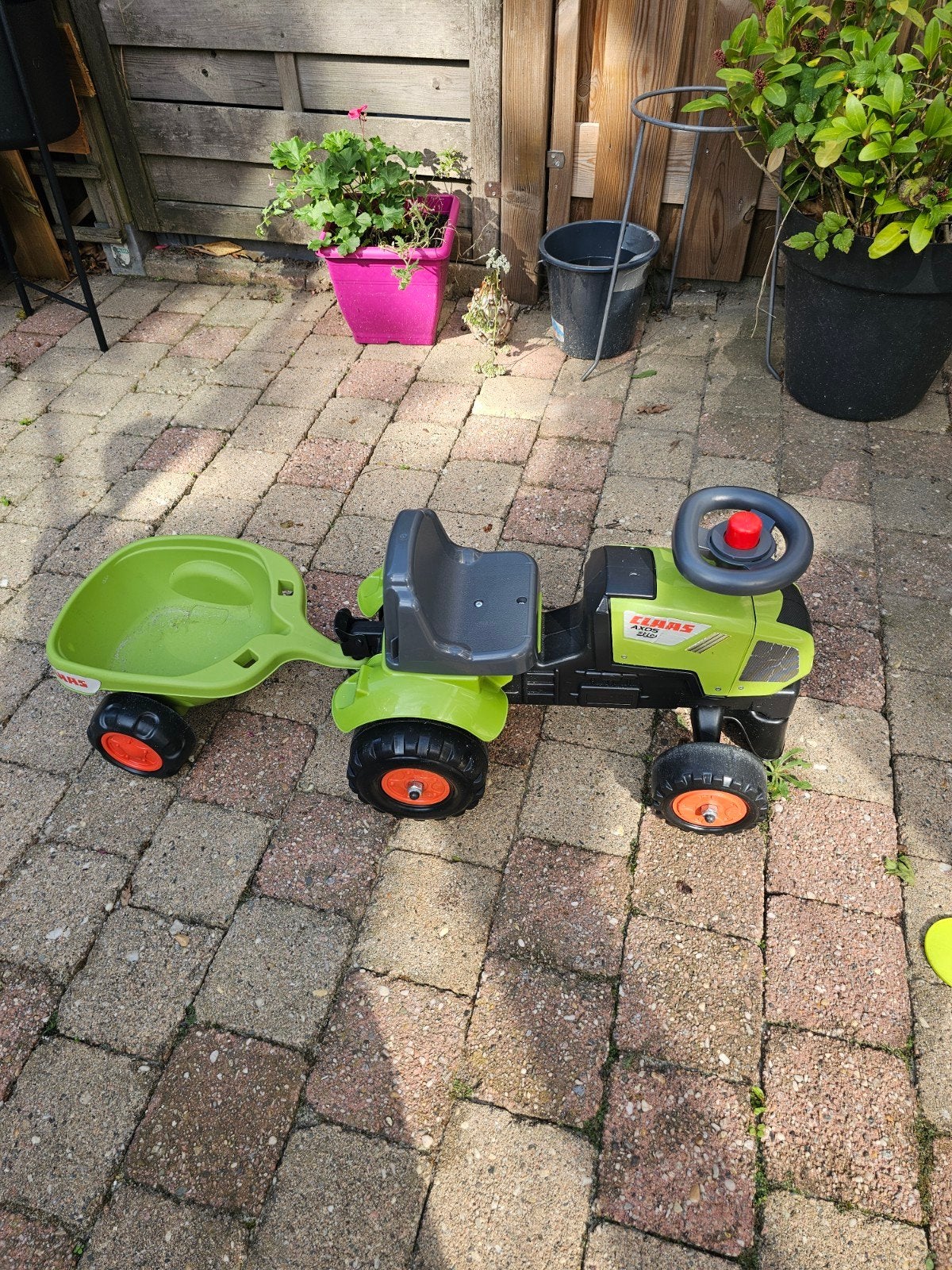 Claas Axos 310 traptractor met aanhanger, Ophalen