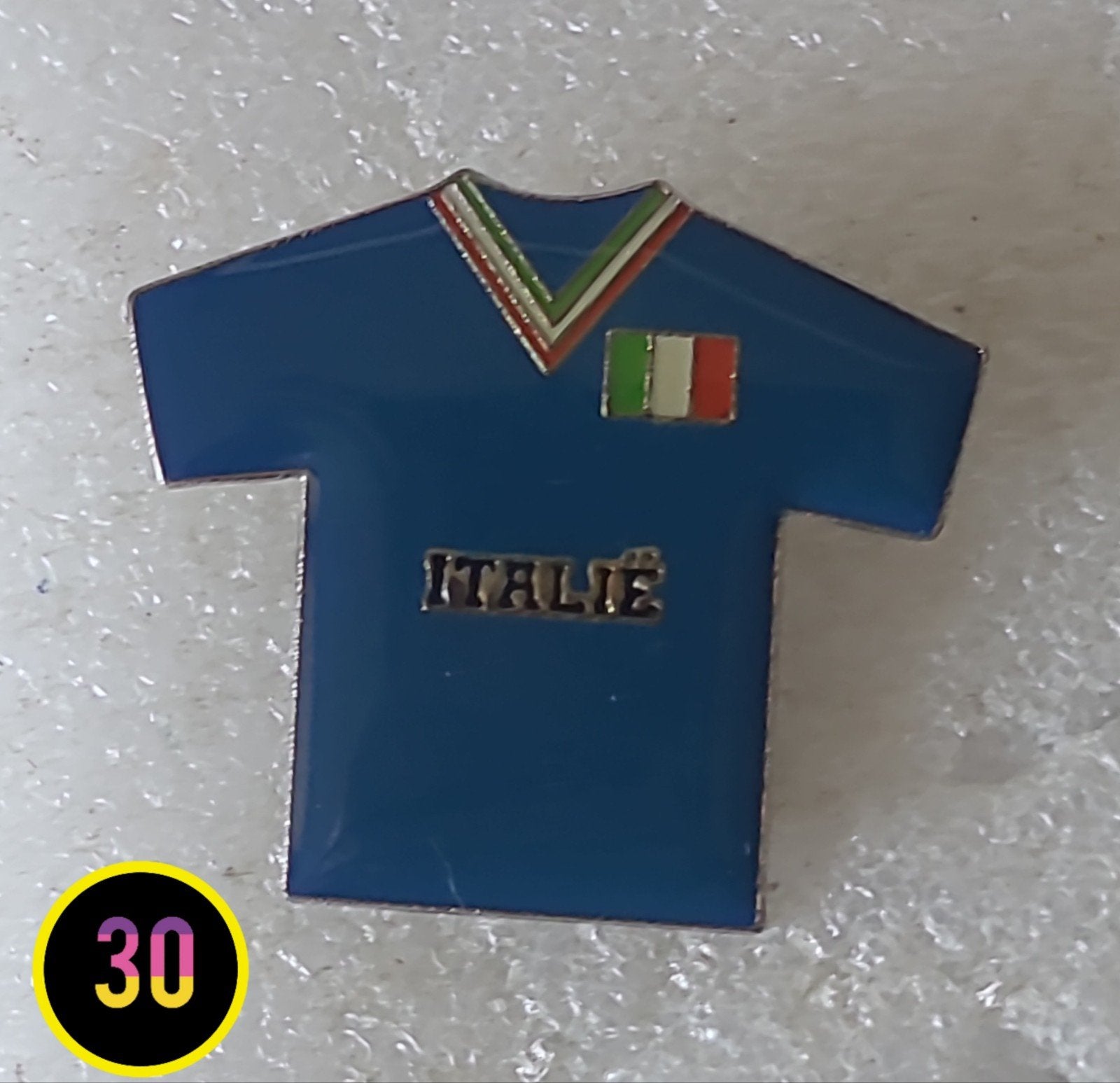 Pin Italië Voetbalshirt - Vintage Collectible, Verzenden, Gebruikt, Sport, Speldje of Pin