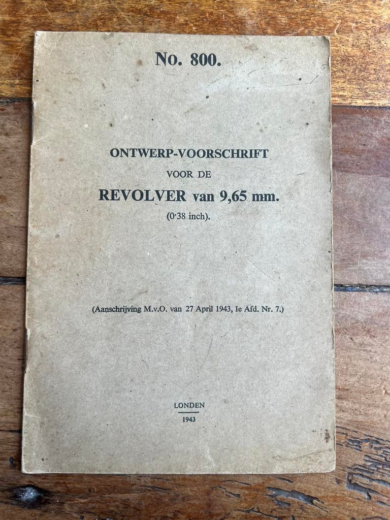 WO2 Nederlands voorschrift PIB NBS revolver 1943 londen, Ophalen of Verzenden, Nederland, Boek of Tijdschrift