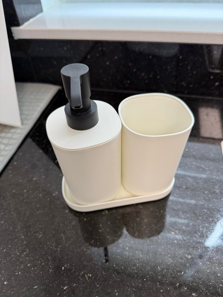 IKEA Badkamerset: Zeepdispenser en Beker op Dienblad, Ophalen of Verzenden, Zo goed als nieuw, Wit, Overige typen
