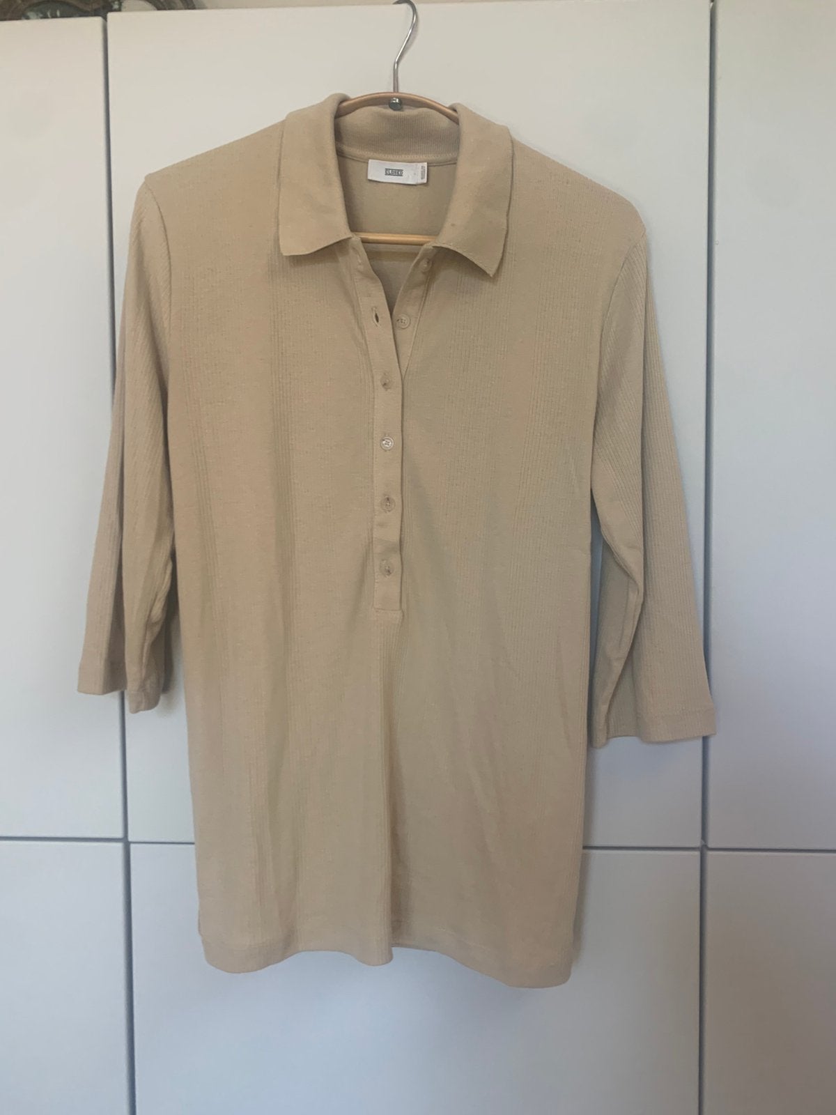 Closed polo, zand maat 40/42 (XL), Verzenden, Beige, Maat 42/44 (L), Zo goed als nieuw