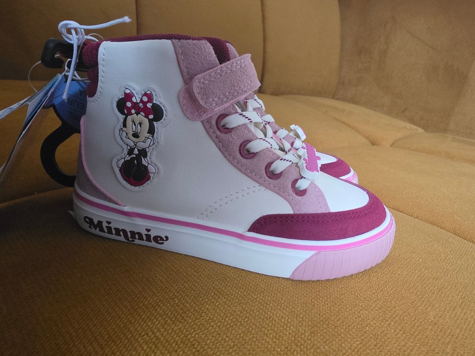 Nieuwe Minnie Mouse sneakers maat 25-26, Meisje, Schoenen, Nieuw, Ophalen of Verzenden