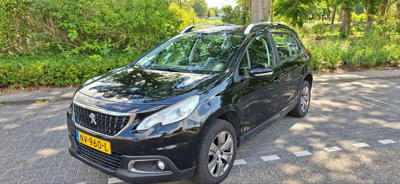 Peugeot 2008 1.2 VTI 81KW 2017 Zwart, Auto's, Voorwielaandrijving, 1250 kg, Origineel Nederlands, Handgeschakeld