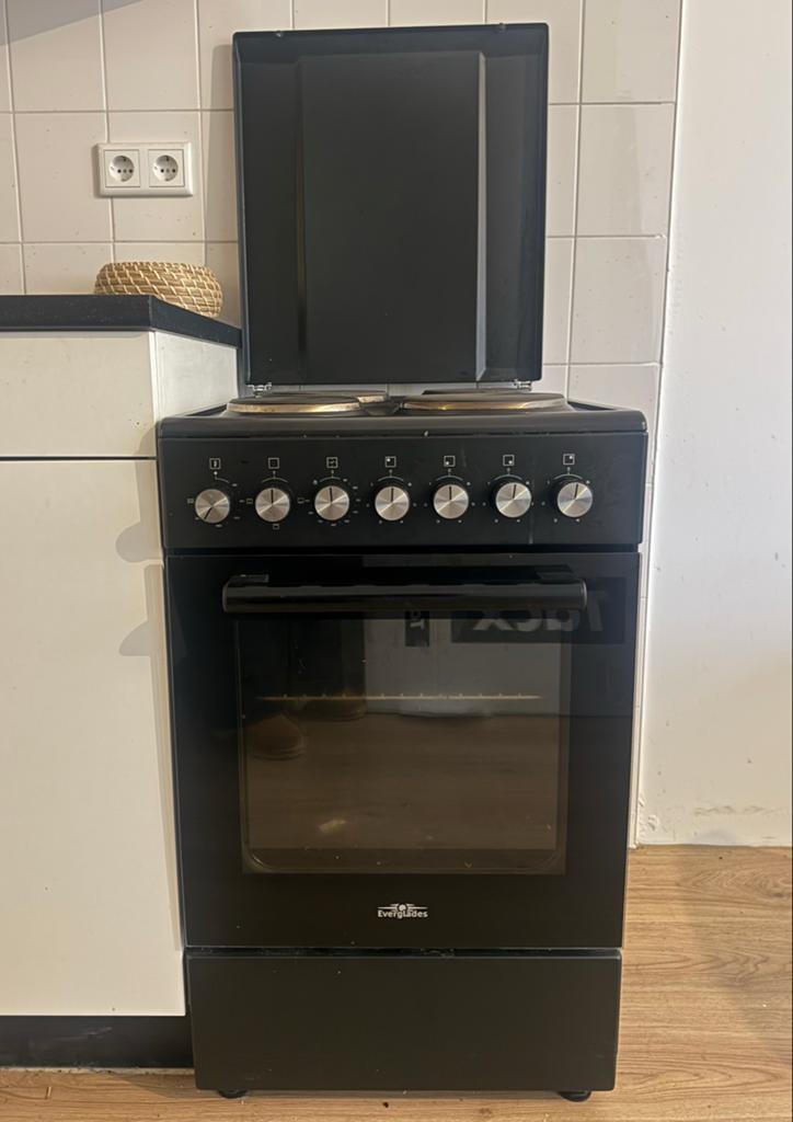 Tot 4 juli! Everglades Elektrisch Fornuis met Oven., Ophalen, Gebruikt, 4 kookzones, 85 tot 90 cm