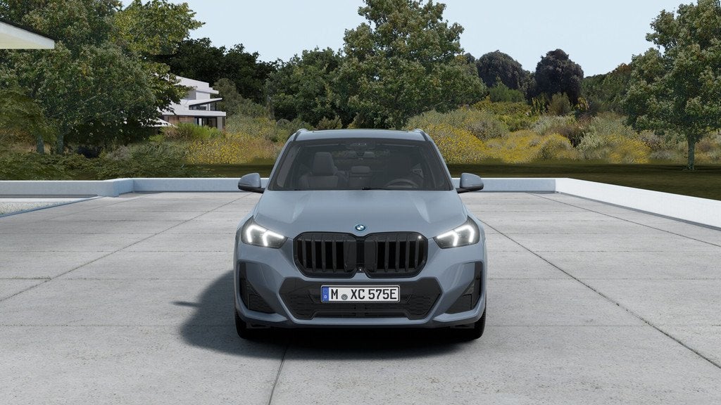 BMW X1 xDrive25e M Sport Automaat / Panoramadak / Trekhaak /, Auto's, BMW, Zwart, Stoelverwarming, Bedrijf, Hybride Elektrisch/Benzine