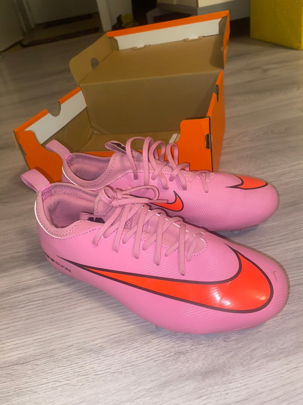 Voetbalschoenen maat 37,5, Sport en Fitness, Voetbal, Maat XS of kleiner, Schoenen, Ophalen of Verzenden, Zo goed als nieuw