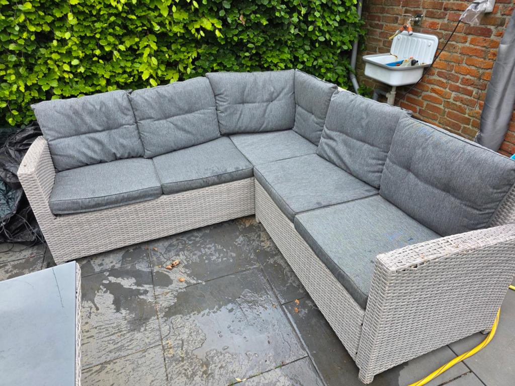 Compleet bankstel + tafel + kussens. Leuningen beschadigd., Tuin en Terras, Gaas en Draad, Ophalen, Gebruikt, Minder dan 10 meter