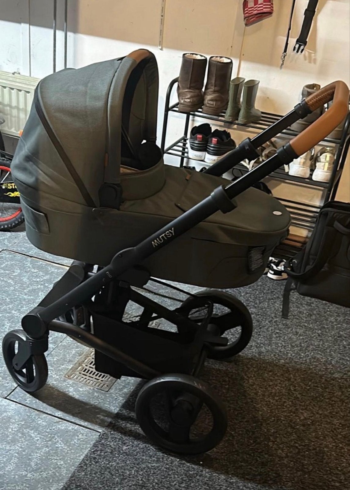 Mutsy Nio Combiwagen met reiswieg en Maxi-Cosi autostoel, Kinderen en Baby's, Kinderwagens en Combinaties, Ophalen, Zo goed als nieuw