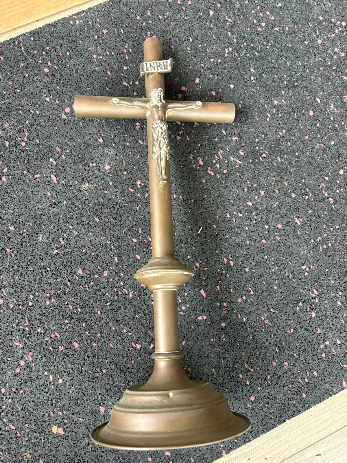 Oud messing altaarkruis met Christus corpus en INRI 46 cm, Verzenden