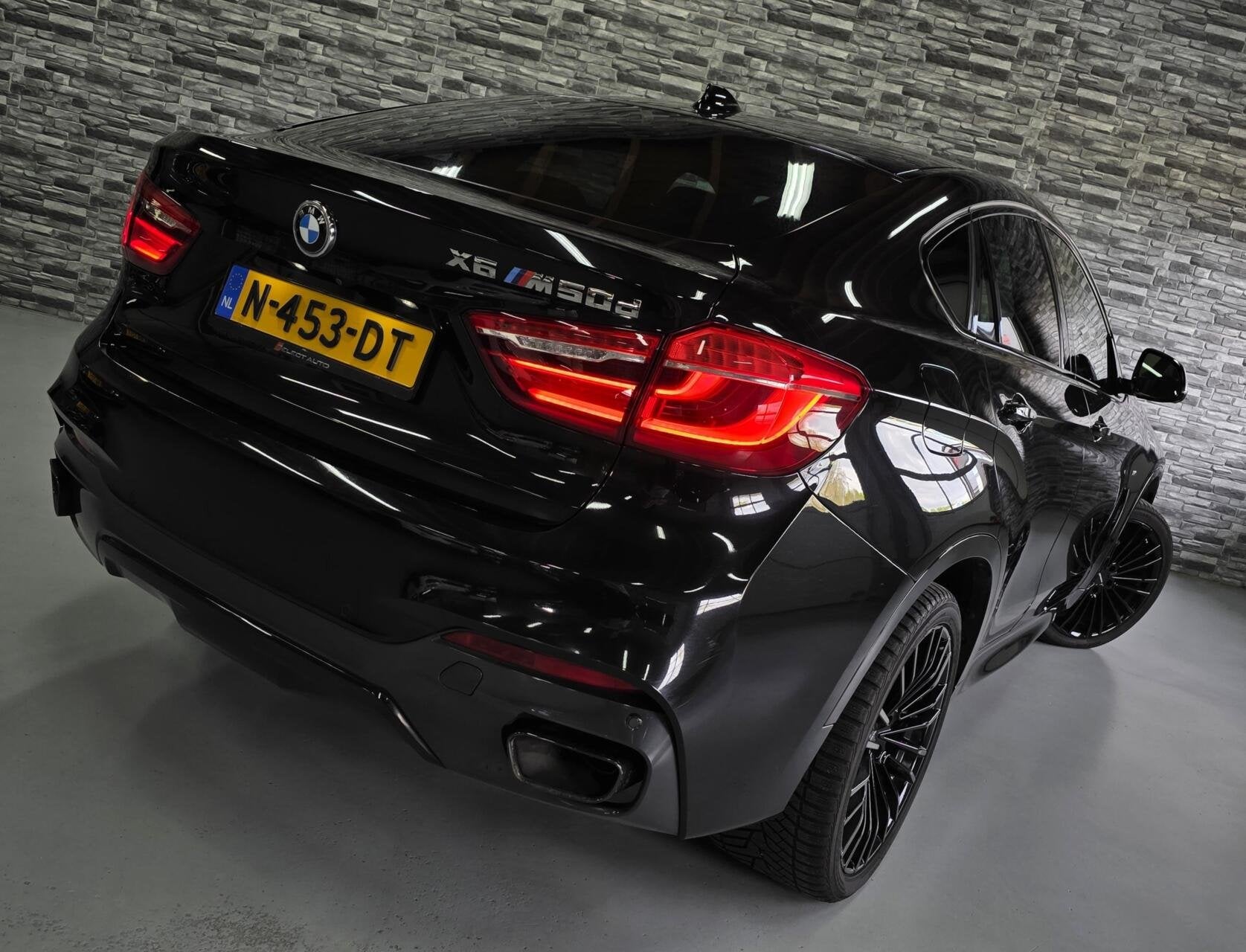 BMW X6 M50d *HUD*360Cam*PANO*Soft-close*Keyless*HarmanKardon, 15 km/l, Gebruikt, Euro 6, 2993 cc