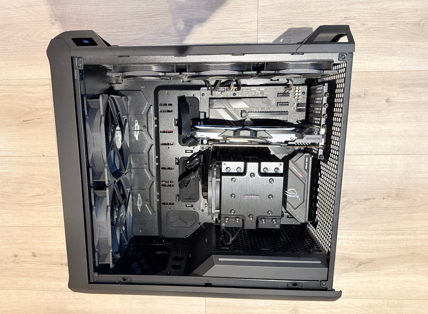 Foto 7 van Gaming PC- AMD Ryzen 9 3900X, RTX 1080 Ti, 32GB RAM