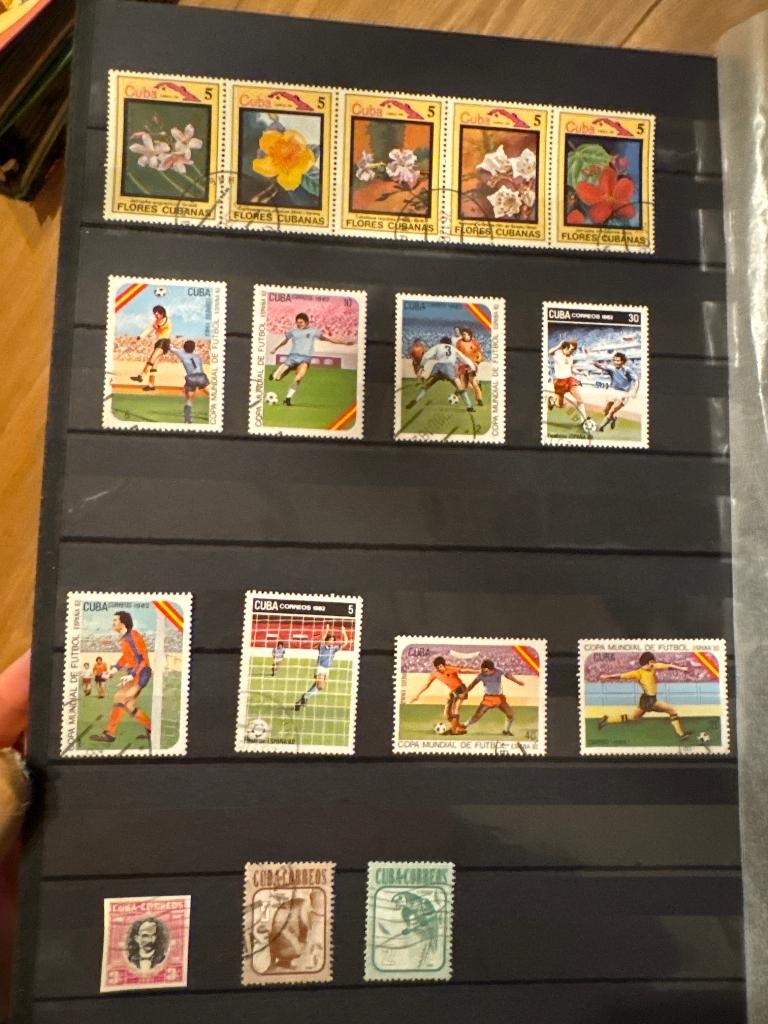 Complete postzegelverzameling – 4 albums, Postzegels en Munten, Postzegels | Volle albums en Verzamelingen, Ophalen, Nederland en Buitenland