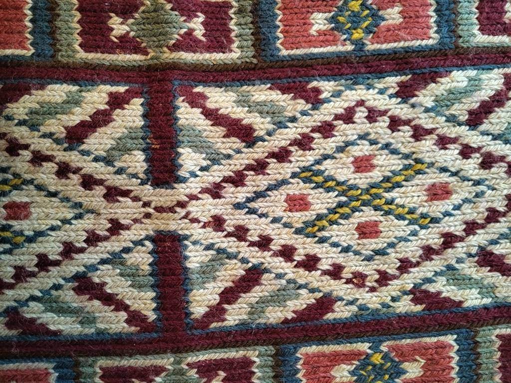 Antieke tafelloper (dressoir), Ophalen