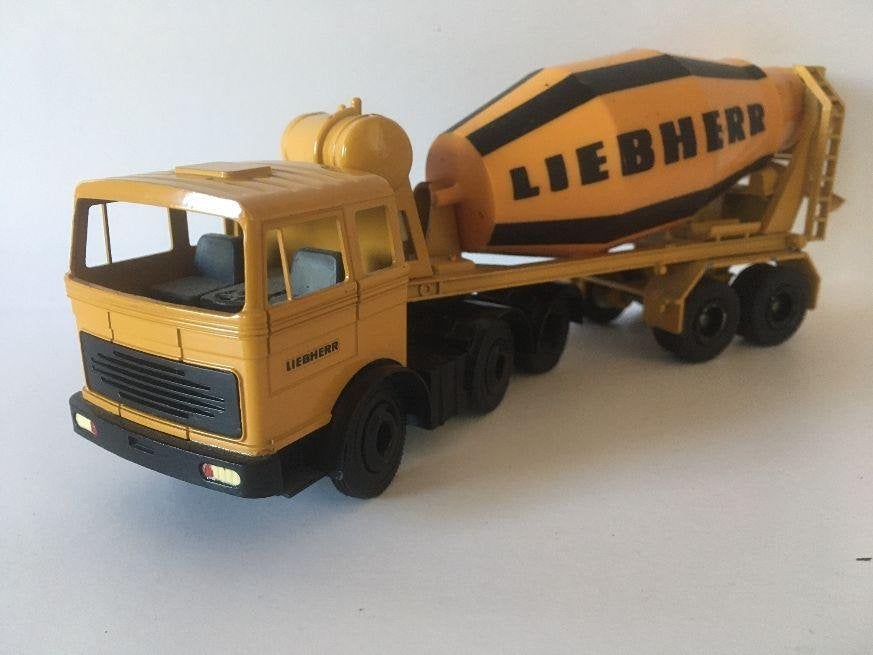 Mercedes betonmixer modelauto 1:43, Hobby en Vrije tijd, Modelauto's | 1:43, Ophalen of Verzenden, Zo goed als nieuw, Bus of Vrachtwagen