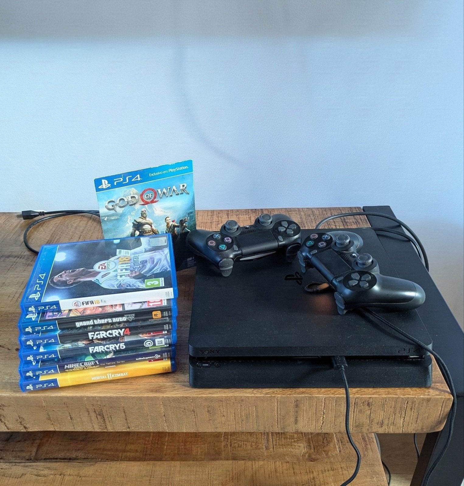 PS4 Slim 1TB + 2 controllers + 7 games, Ophalen, Met games, Met 2 controllers, Zo goed als nieuw