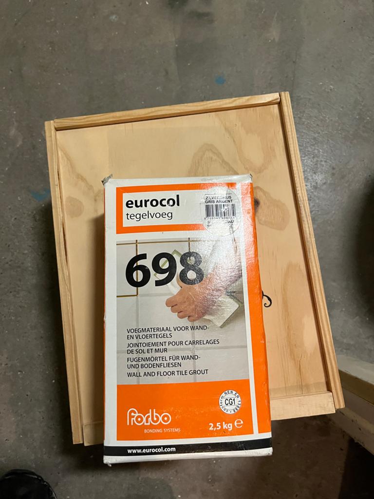Eurocol 698 Tegelvoeg Zilver-Grijs 2,5 kg, Ophalen of Verzenden, Zo goed als nieuw