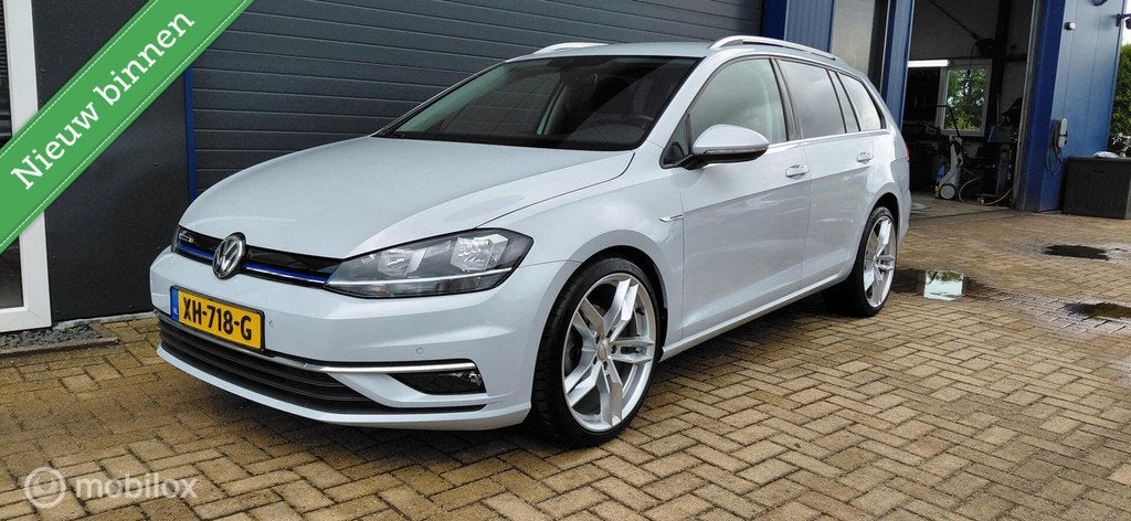 Volkswagen Golf 1.5 TSI,Virtual,Trekhaak,Stoelverw, Stof, 4 cilinders, Automatische klimaatregeling, Wit